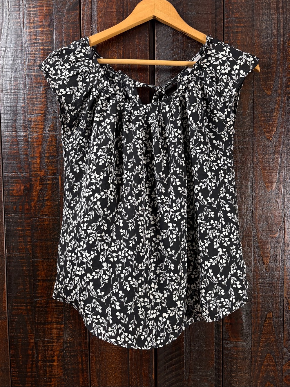 Lauren Conrad Black & White Floral Cap-Sleeve Top